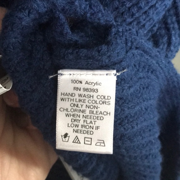 Lisa Rinna Long Sweater - Picture 7 of 7